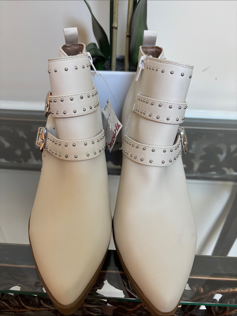Dolce Vita White Studded Buckle Ankle Boots/Booties size 9 - Picture 2 of 8